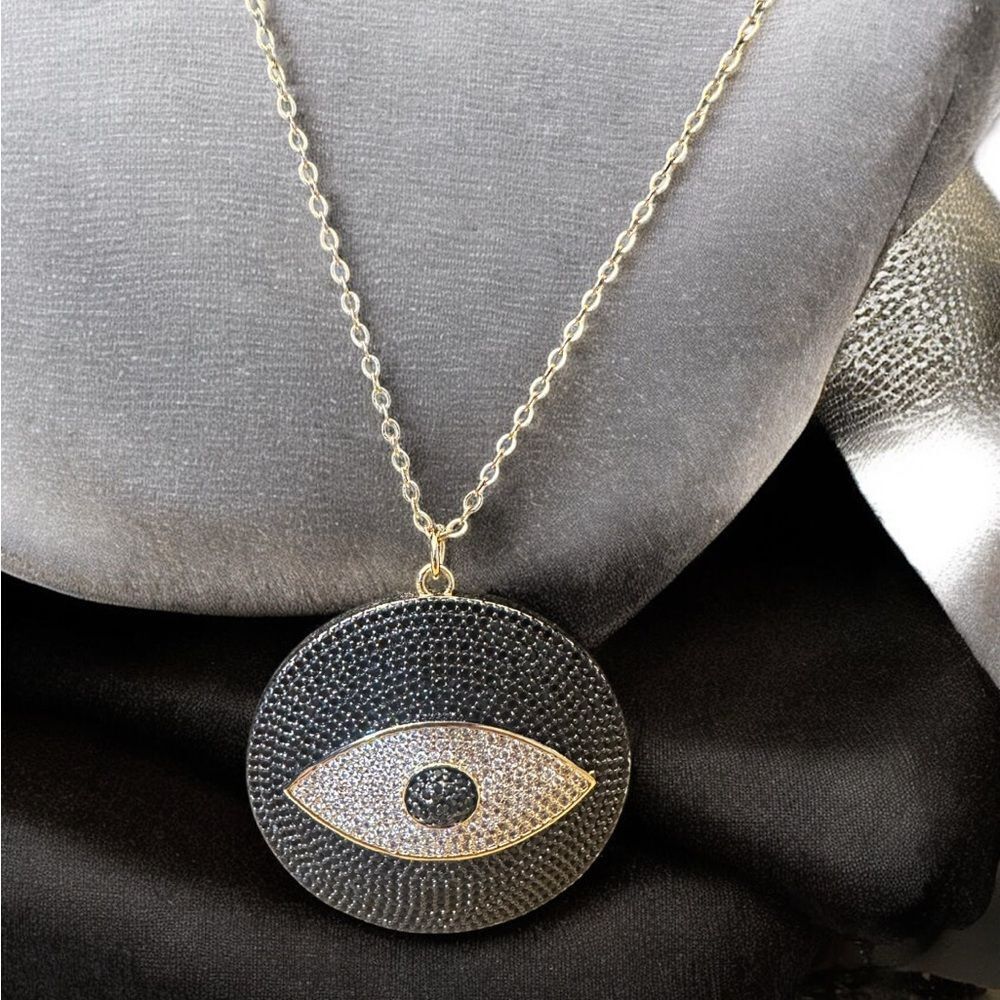 Elegant Black and Gold Eye Pendant Necklace
